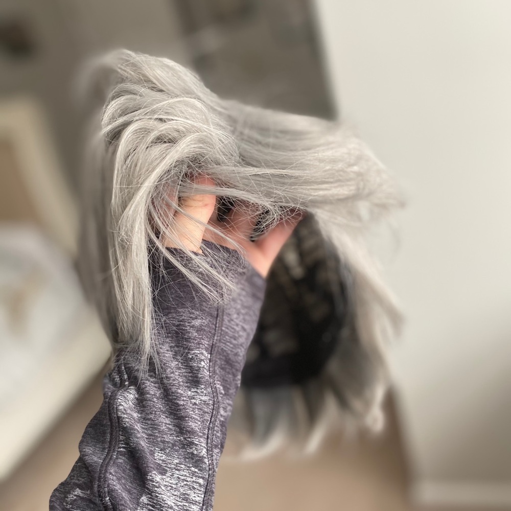 grey wig